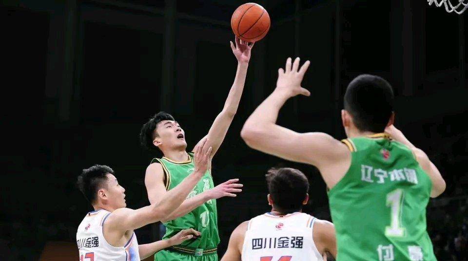 四川球队主场迎战成功，提升排名的简单介绍