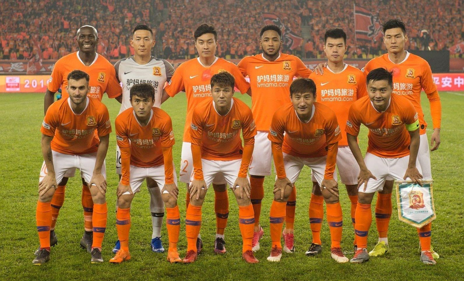 包含武汉卓尔对阵上海上港，球迷期待激烈对决的词条